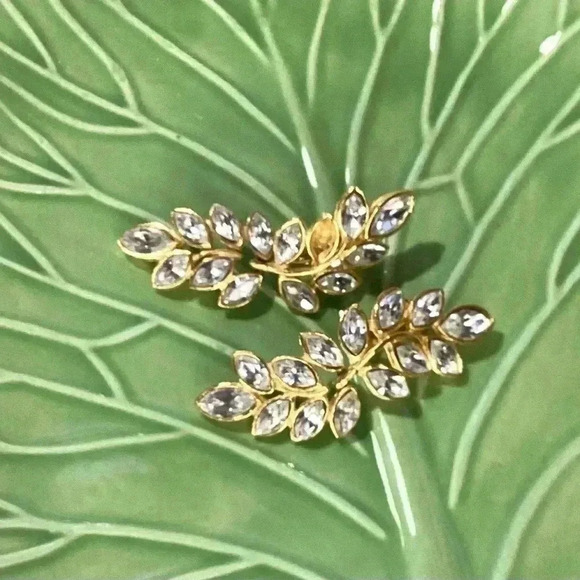 Kenneth Jay Lane Gold Clear Crystal Leaf Rhinestone Clip-On Earrings - Picture 5 of 8